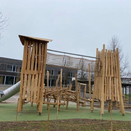 Türme aus Robinienholz Hünenberg